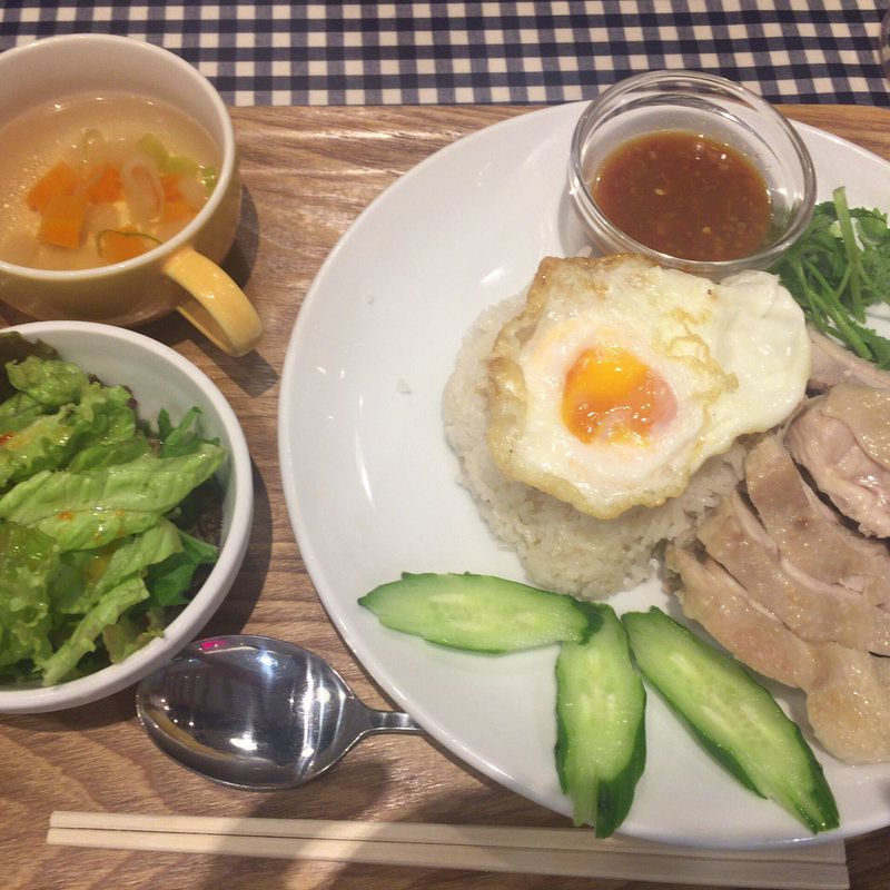 カオマンガイセット+目玉焼き(タイ国麺飯ティーヌン)