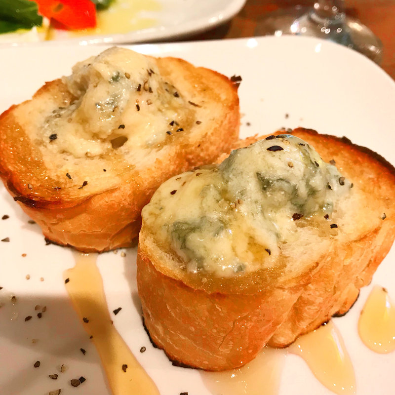 ゴルゴンゾーラバケット はちみつがけ(立飲みワイン酒場 瓶(ボトル) )