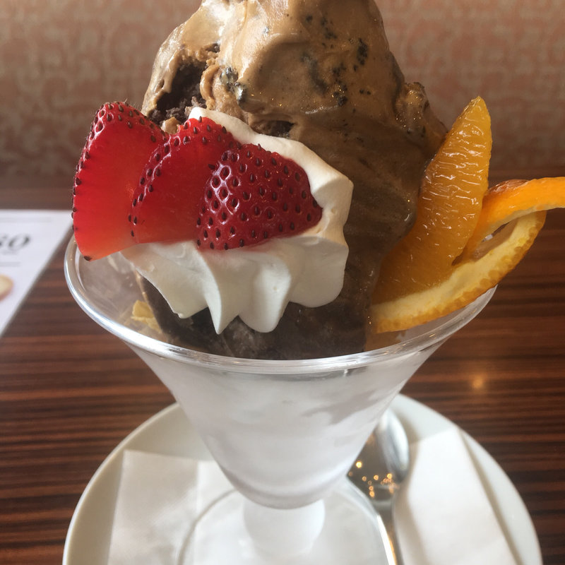 キャラメルベルギーチョコ ジェラートパフェ(本庄珈琲うふふ )