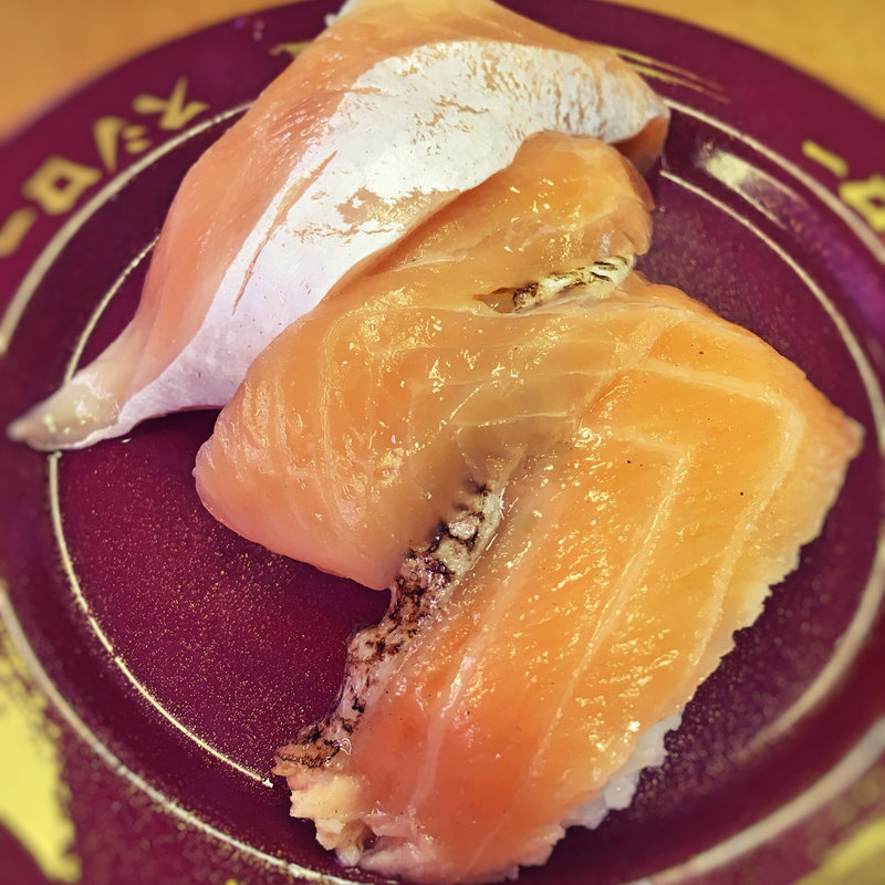 サーモン3貫盛り(ジャンボとろサーモン、サーモン、焼とろサーモン)(スシロー 福岡野方店)