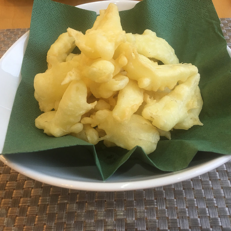 新玉ねぎのフリット(レストラン 小さな森)
