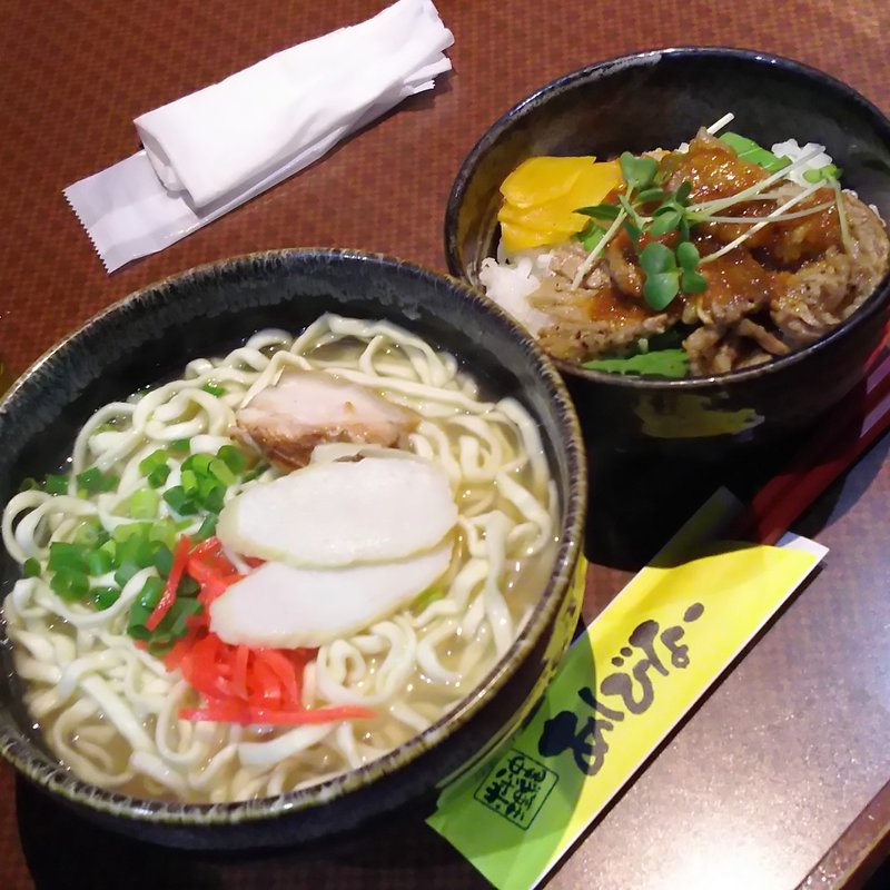 牛カルビ丼＋沖縄そば(あしびなー)