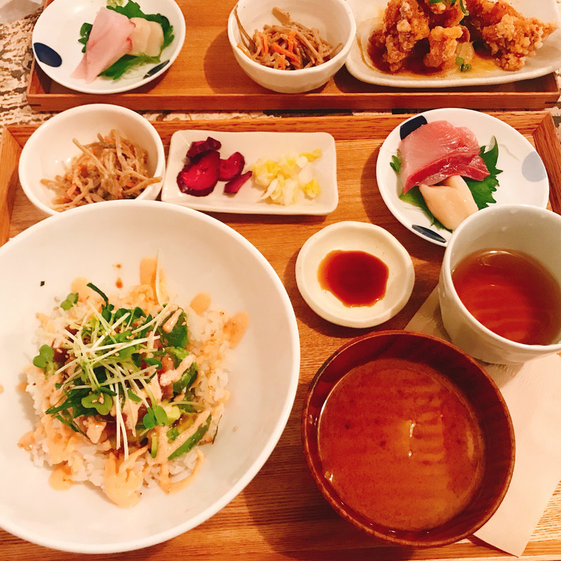 アボカドとマグロの明太子丼(A to Z cafe)