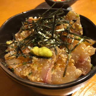 マグロ漬け丼(赤のれん&とん吉　箱崎総本店)