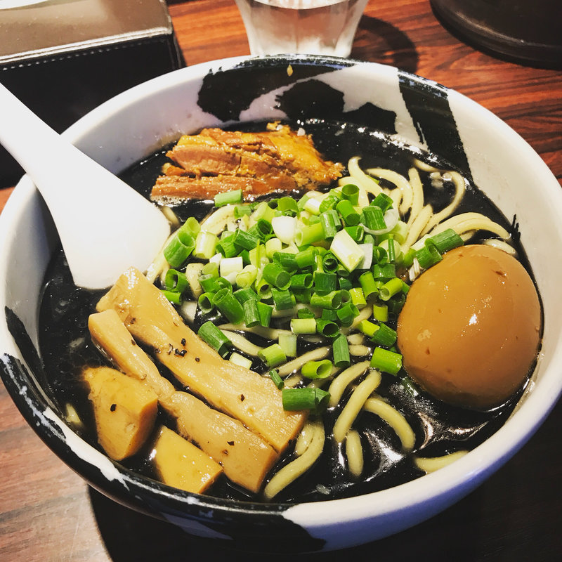 味玉ら〜麺 黒(麺屋武蔵 武骨 御徒町店)