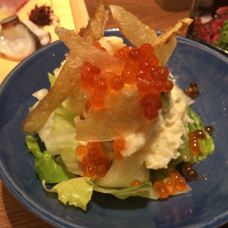 男爵芋のポテサラいくらかけ(炉端の佐藤 大阪難波店)