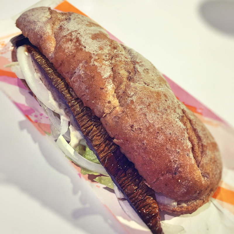 吾左衛門さんが作るテリヤキサバサンド(米吾 吾左衛門鮓 )