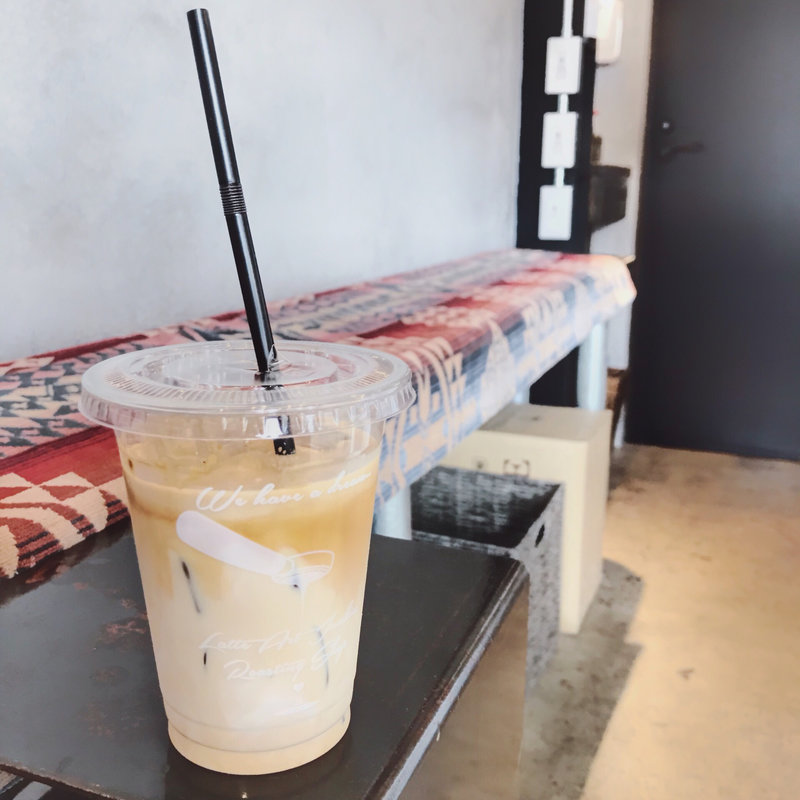 カフェラテ(ラテアート・ジャンキーズ・ロースティングショップ 北野天満宮店)