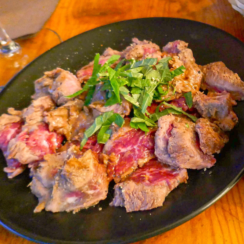 牛ハラミのタタキ(Vingt Vins d'Art)