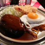Bランチ（ハンバーグ・エビフライ・目玉焼き）