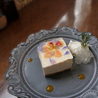 お花とレモンのレアチーズケーキ(カフェ デ アゲンダ （Cafe de Agenda）)