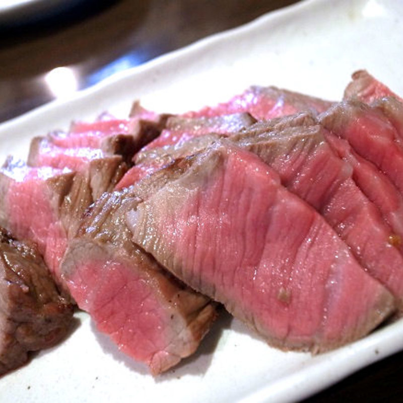 赤牛のモモ肉(肉山 )