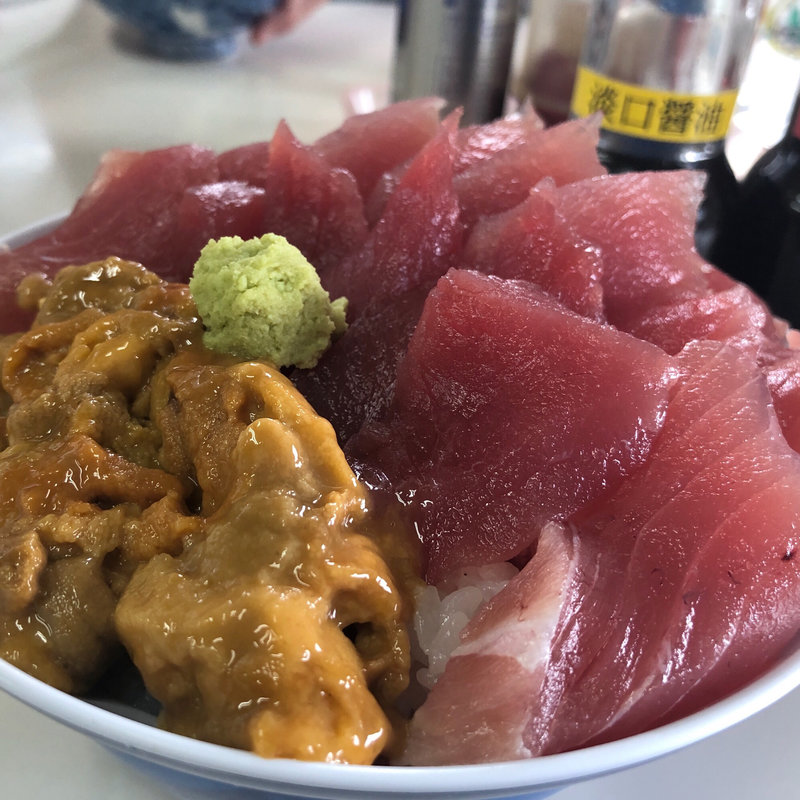 メバチまぐろと生うにのダブル丼(鶴亀屋食堂 （名物マグロ丼）)
