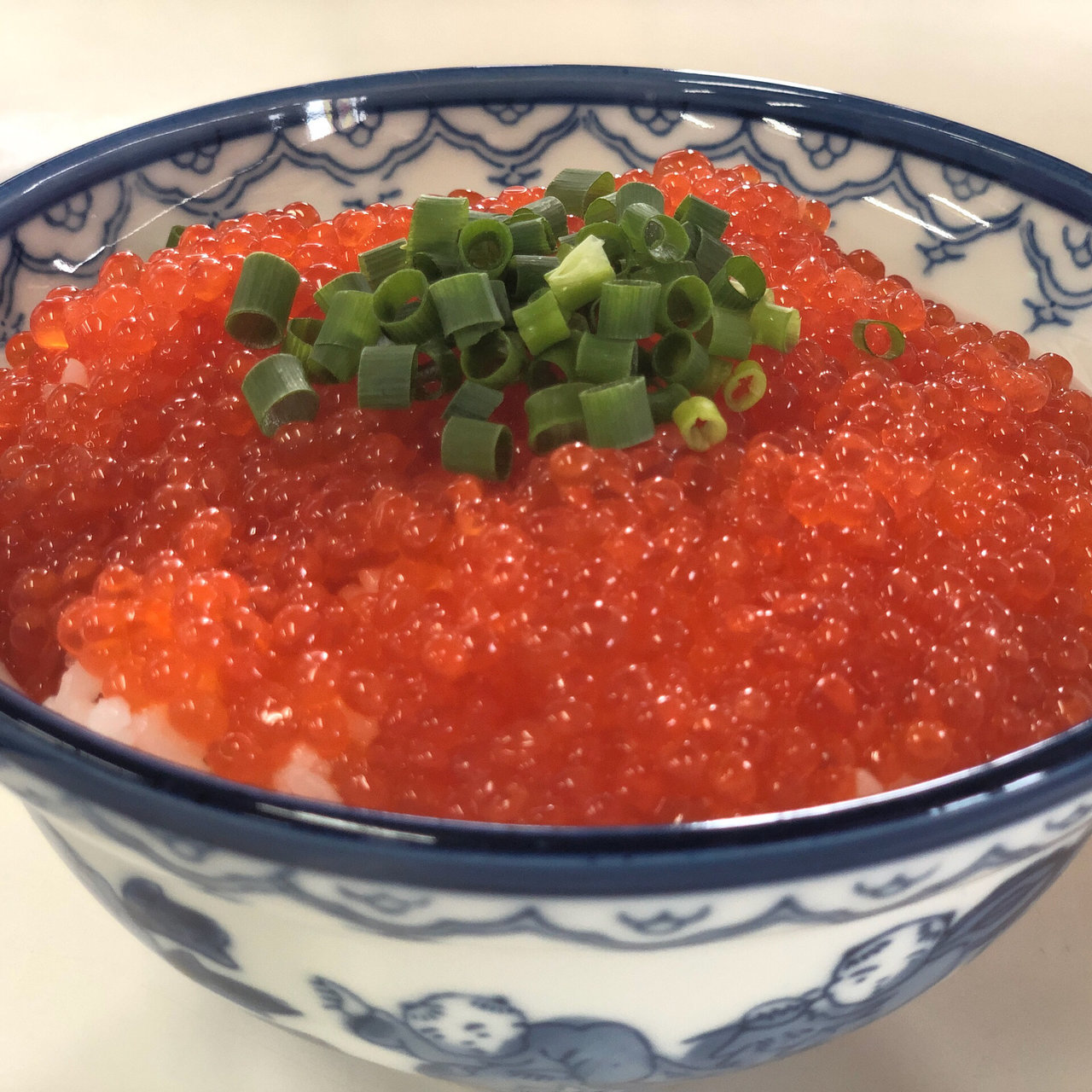 いくら丼(鶴亀屋食堂 （名物マグロ丼）)の口コミ一覧 | No.1のメニュー