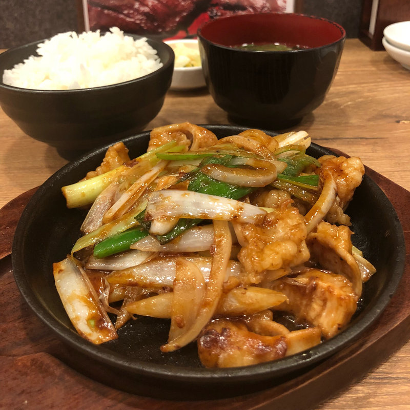 ホルモンと葱の味噌だれ炒め定食(炙り牛たん 万 イオンモールりんくう泉南店)