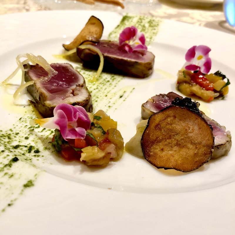 ハガツオ ナスのピュレとチップ バジルソース カポナータ(ステファノ エ トモコ)