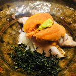 蝦夷バフン雲丹とノドグロの寿司