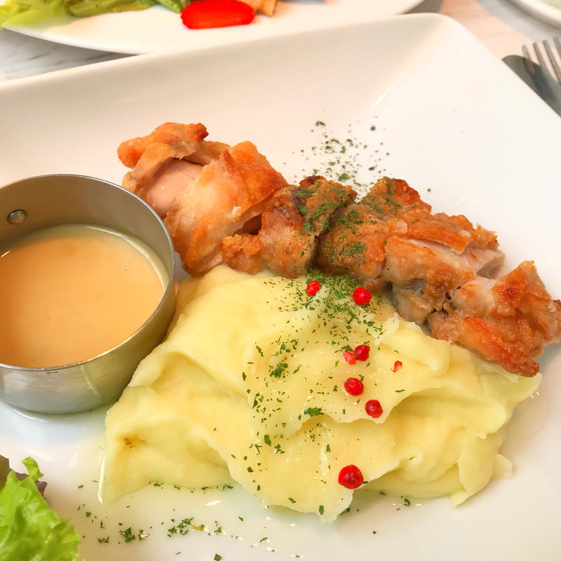 ローストチキン クリーミーマッシュポテト添え(ジンジャーガーデンアオヤマ （Ginger Garden AOYAMA）)