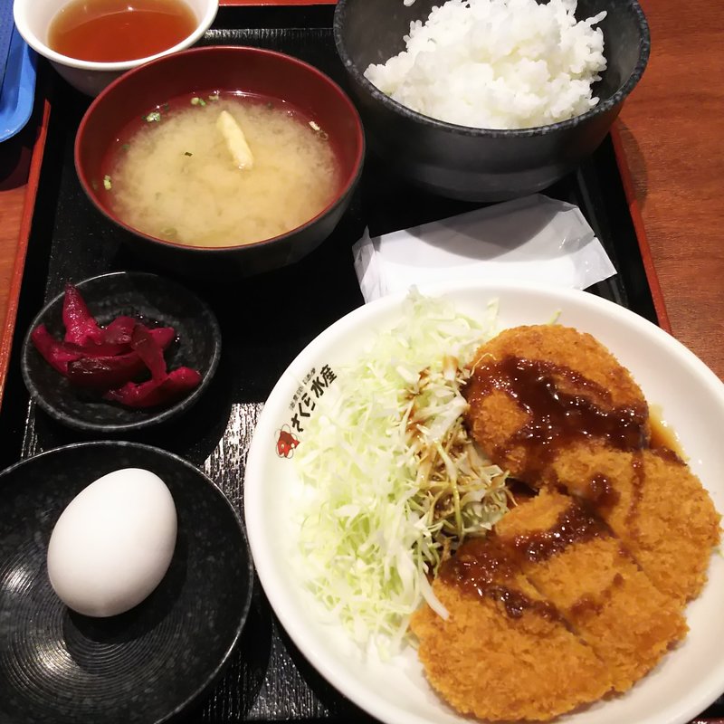 日替わり定食B（ロースかつ＆クリーミーカニコロッケ＋青野菜）(海産物居酒屋 さくら水産 川崎駅前２号店)