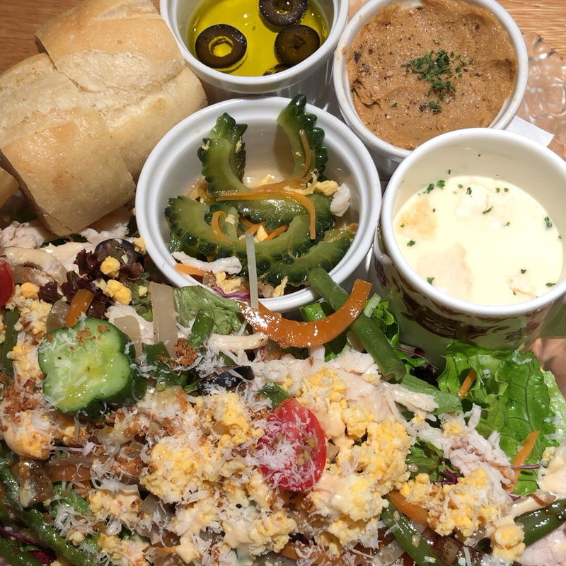 鶏とゴボウのミモザサラダ(W AOYAMA -The Cellar & Grill-)