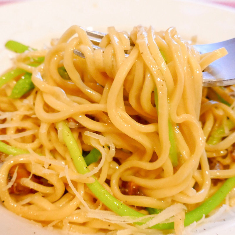 アスパラソバージュと自家製ベーコンの手打ちパスタ(ダルバァッヴォ)