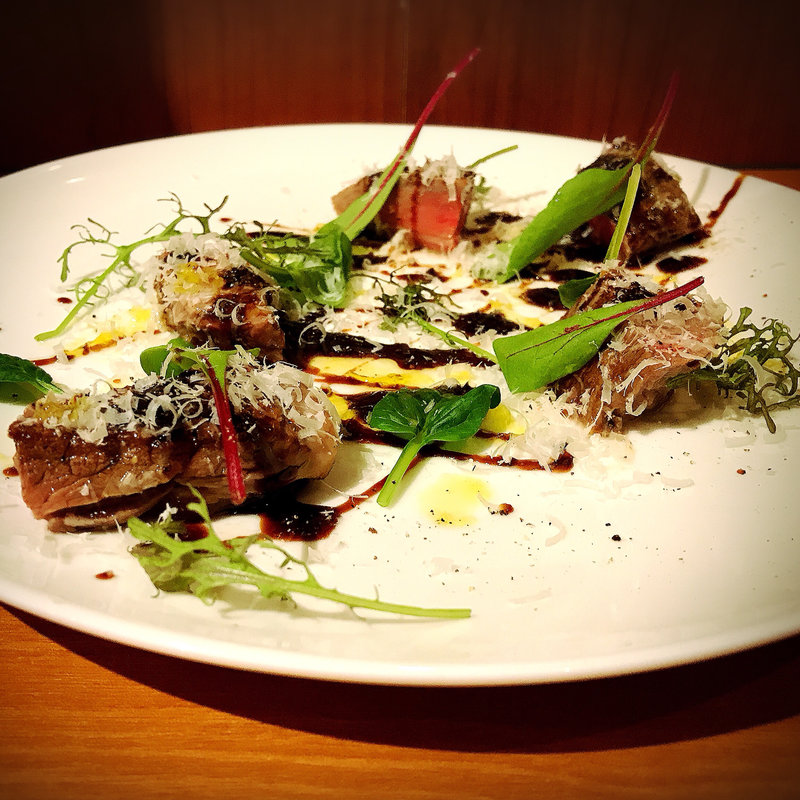 和牛のローストビーフ(炭火焼まるは)