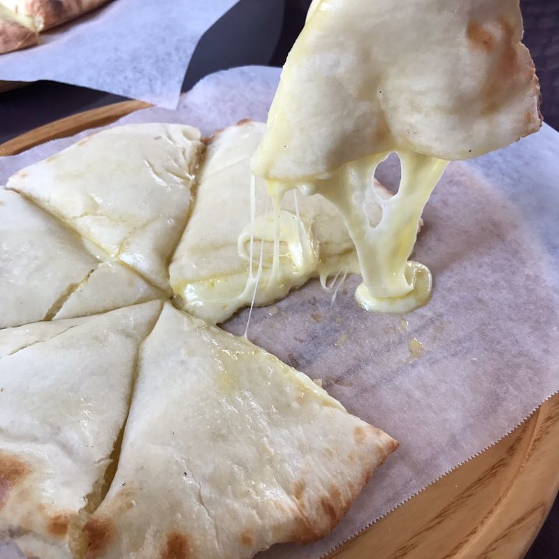 チーズナン　単品(三日月食堂)