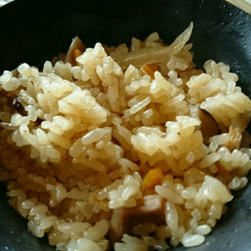 炊き込みご飯(ろばたやき山ろく （さんろく）)