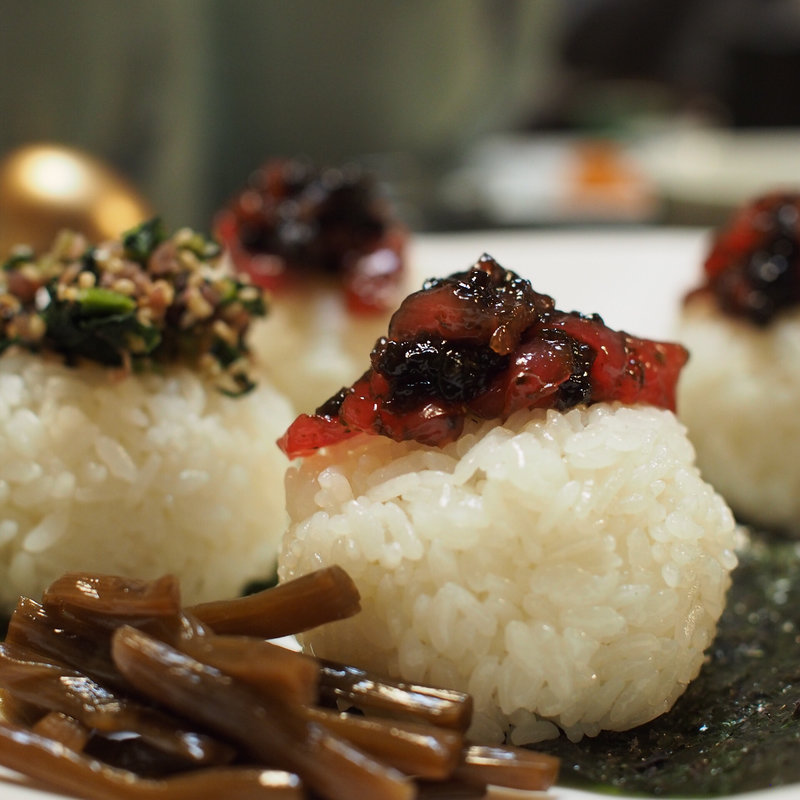 漬けマグロと岩海苔のおむすび(泳ぎいか・ふぐ・いわし・大阪懐石料理・遊食遊膳 笹庵 （ささあん）)