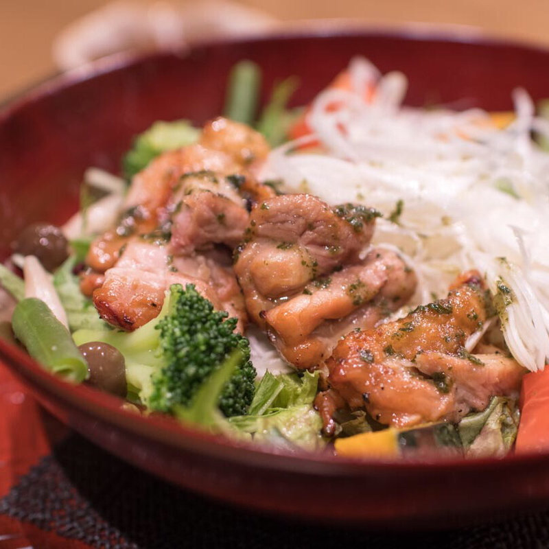 彩り野菜と炭火焼きバジルチキン(大戸屋ごはん処 テラッソ姫路店)