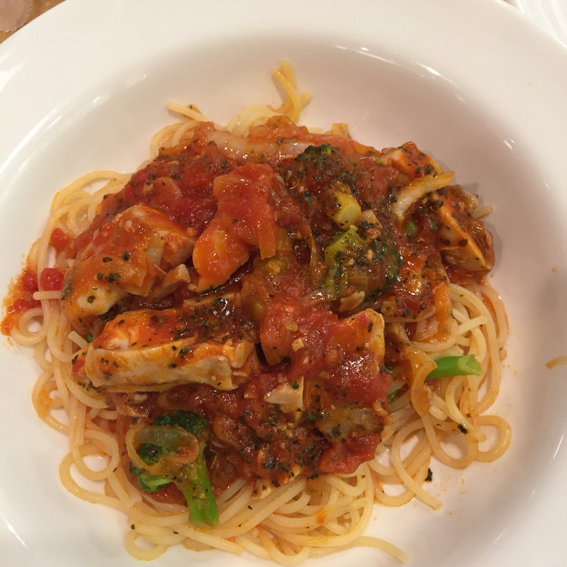 鶏もも肉のバジリコトマト(ポポラマーマ カナート洛北)