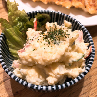 ポテトサラダ(餃子と唐揚げの酒場。しんちゃん アメ村店)