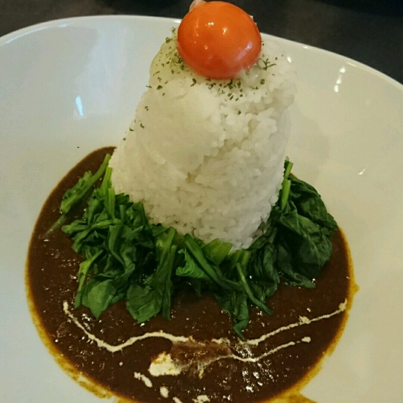 豚骨カレーメチャメチャ盛り・ほうれん草・卵黄(MECHA)