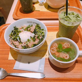 鶏そぼろどんぶり(nana’s green tea イクスピアリ店)