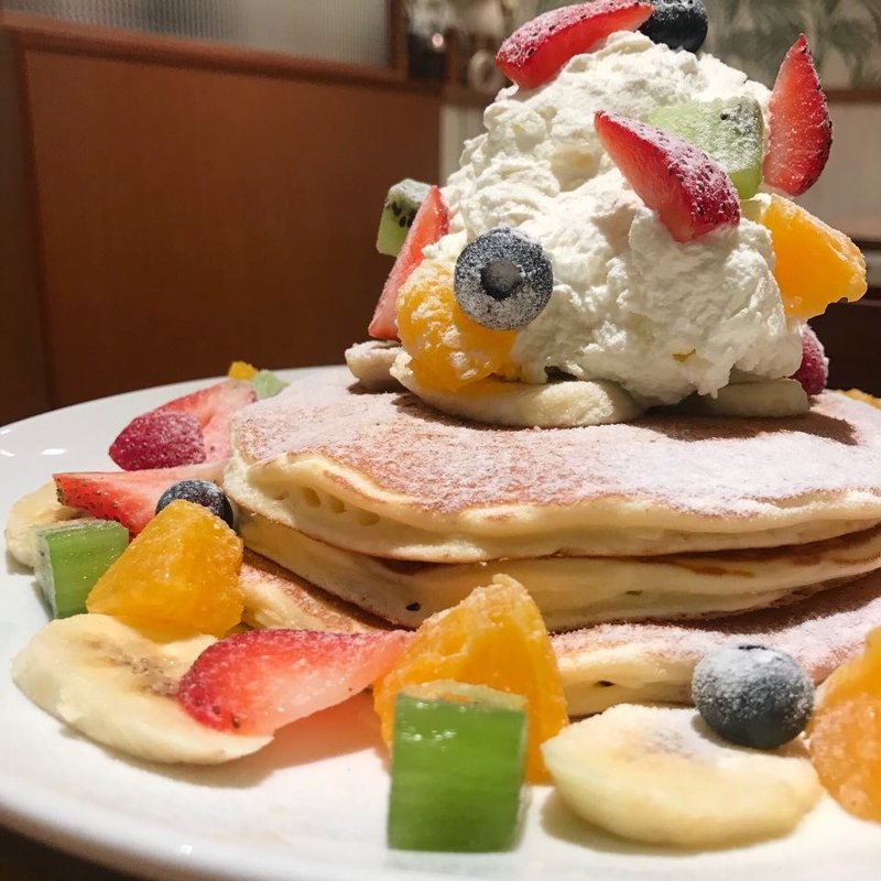 フルーツレインボーパンケーキ(ホノルルコーヒー KITTE博多店)