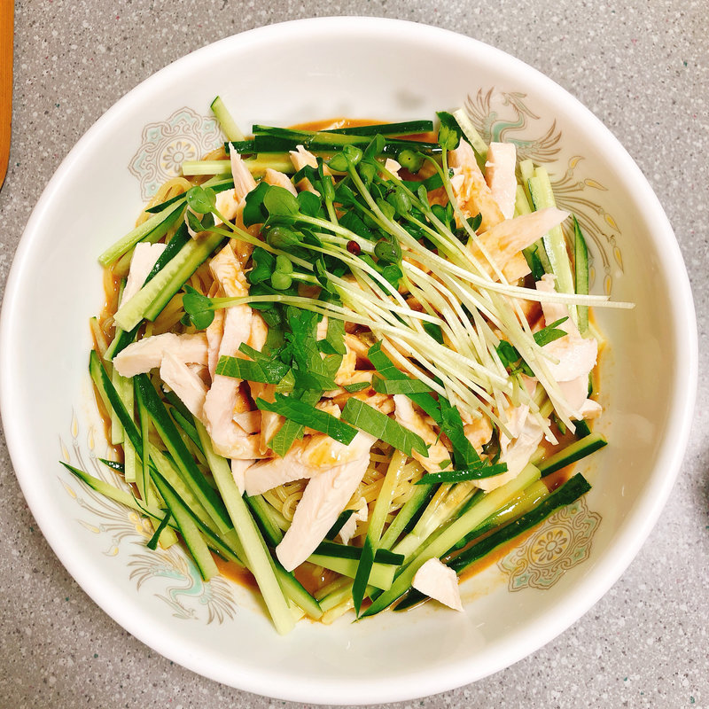 鶏肉冷やし麺(生駒軒 蔵前店)