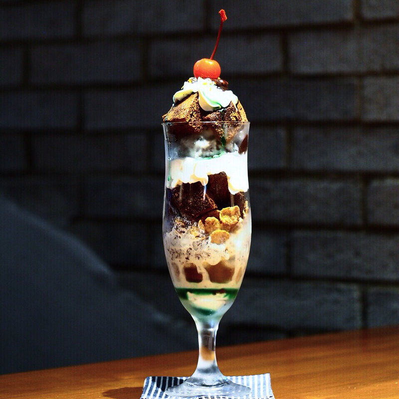 チョコミントパフェ(RICH GARDEN 西本町店)