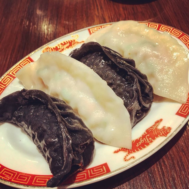 2色のパンダ餃子(紅虎餃子房 アリオ亀有店)