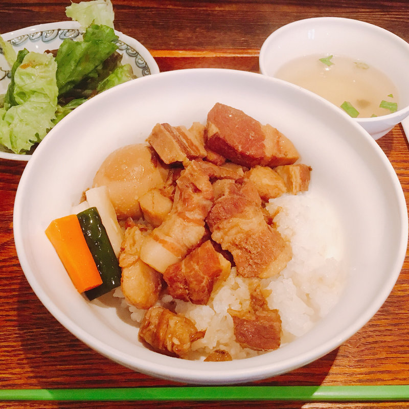 台湾風肉煮込みかけご飯(月和茶)