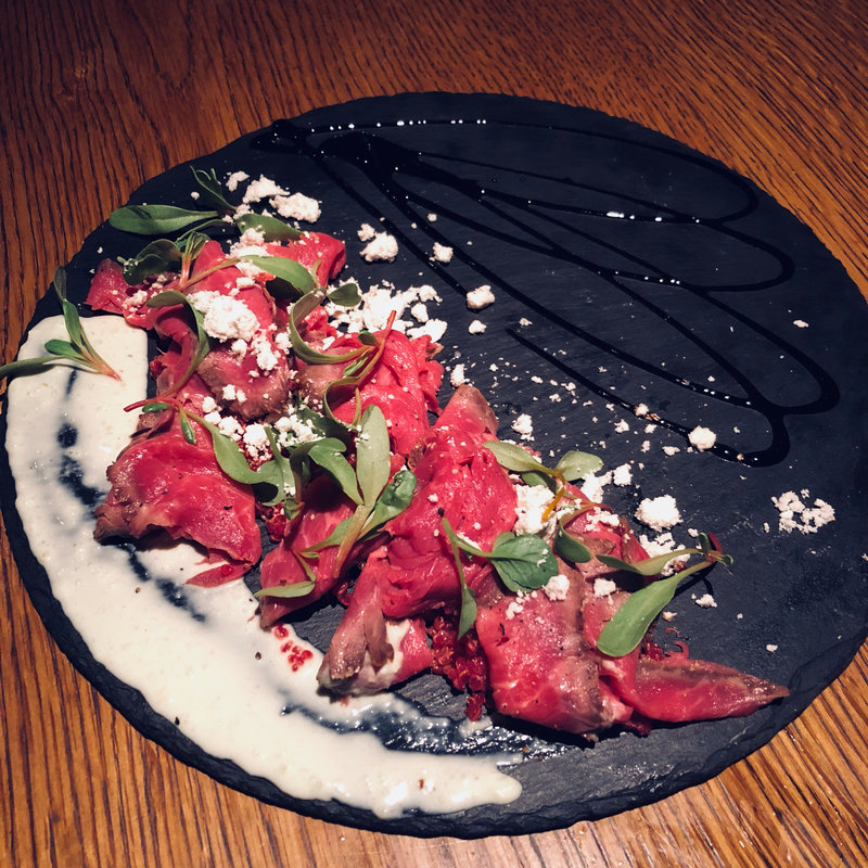 低温調理した黒毛和牛のカルパッチョ(Grill＆Pasta es 麻布十番)