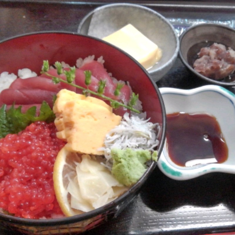 まぐろといくら丼(ときわ食堂)