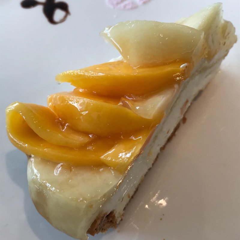 マンゴーと桃のタルト(コムサカフェ)