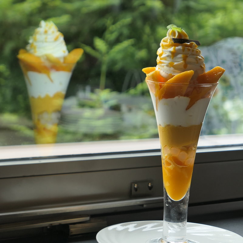 季節のパフェ　マンゴー(カフェ クベール （CAFE COUVERT）)