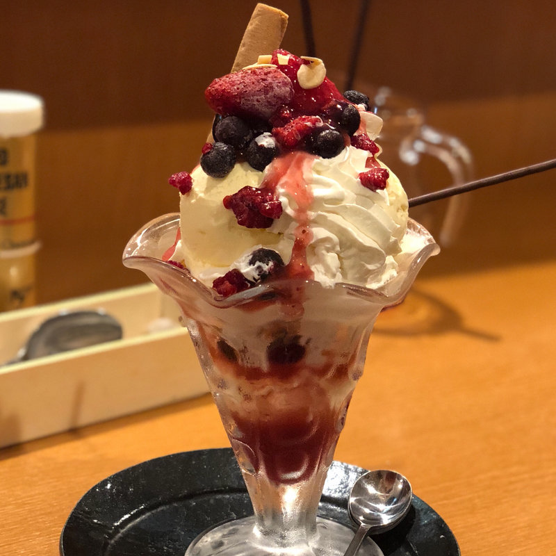 ベリーのパフェ(GRILL KING （グリルキング）)