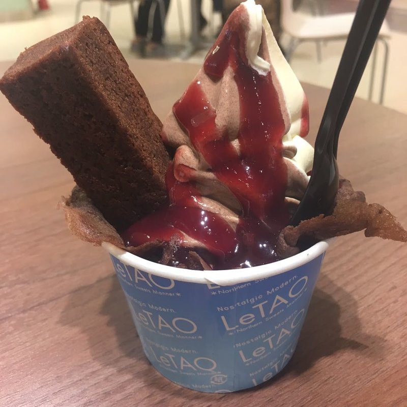 クレープパルフェ　ブラウニー＆ベリー(ヌーベルバーグ・ルタオ・ショコラティエ )