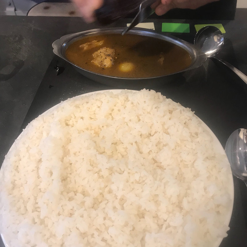 チキンカレー大盛りプラスタマゴ(カレーの店ボンベイ 恵比寿店 )