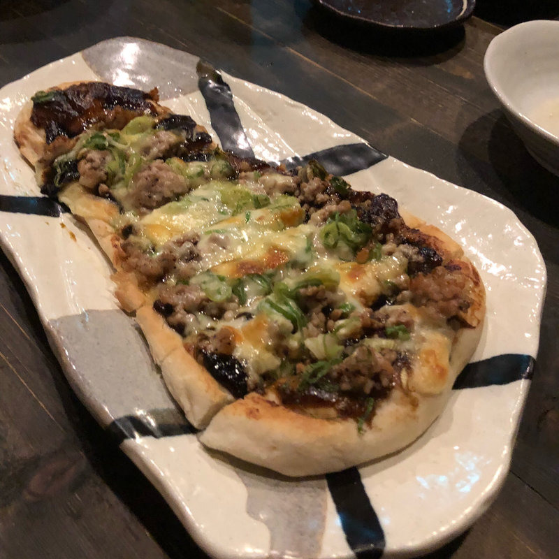 ナンの和風ピザ(串焼きと炉端のお店 なべ家)