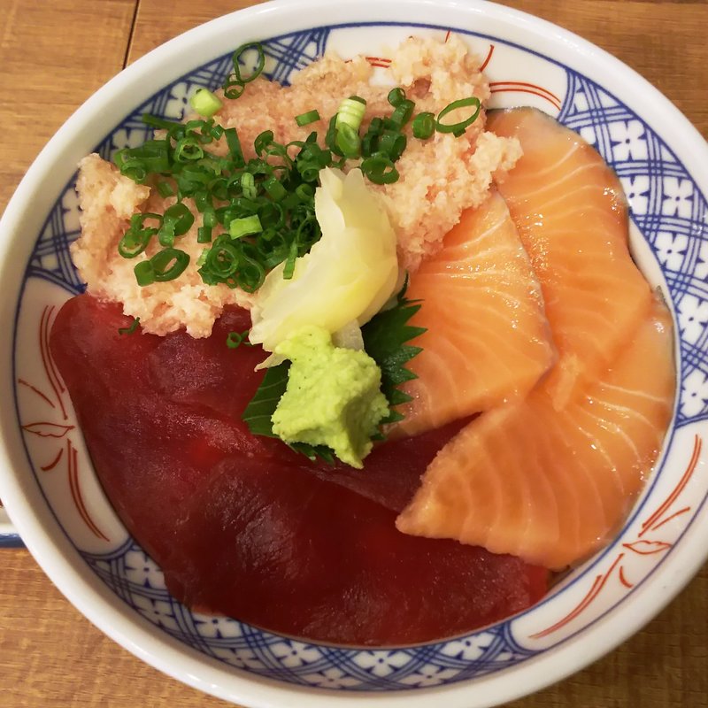 まぐろサーモンねぎトロ丼(磯丸水産 川崎駅前店)