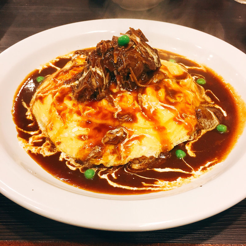 ビーフシチューのせオムライス(洋食亭おおはし)