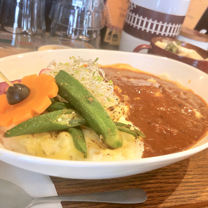とろ〜り炙りチーズと温玉のカレー膳(タケウチ 神保町本店 （TAKEUCHI）)